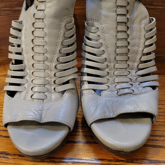 BCBG Womens Grey Leather Open Toe Buckle Stiletto Heel Ankle Strap Booties 6M - Picture 8 of 16
